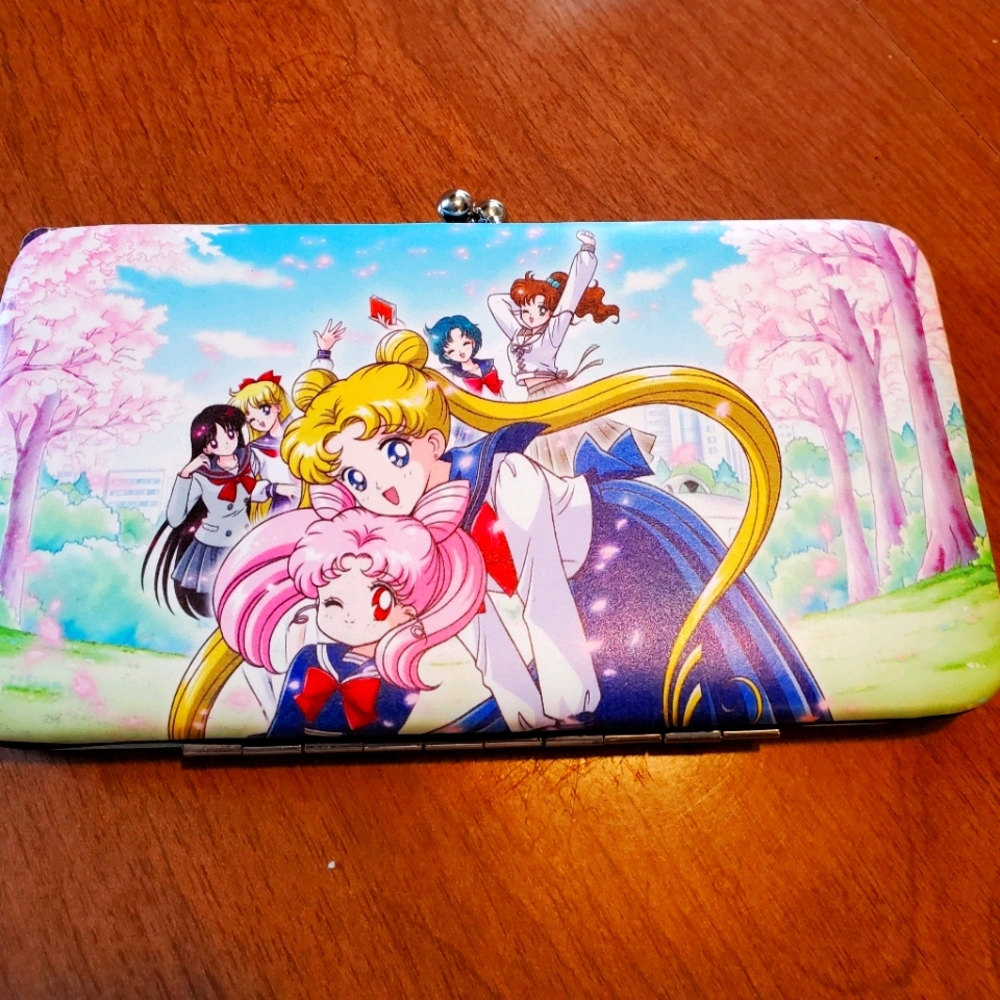 NWT COLLECTIBLE HINGE SAILOR MOON WALLET